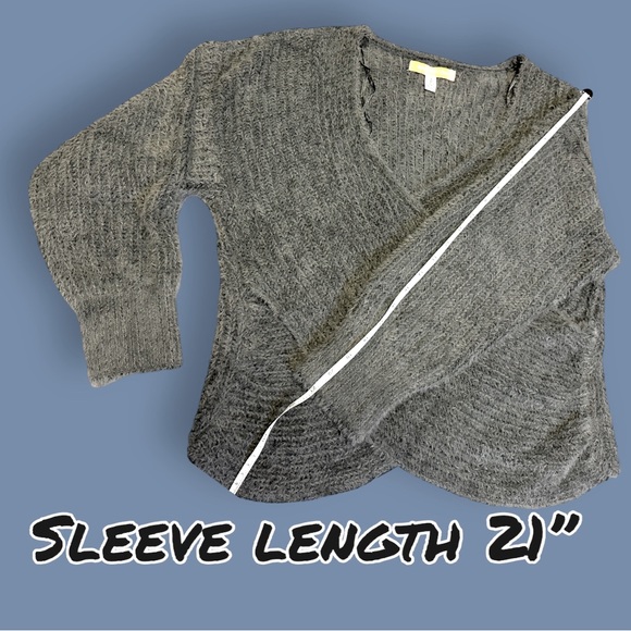 ⭐️HP!⭐️ EUC Urban Outfitters Cross Body Fuzzy Ribbed Sweater in Grey. Size Small - Picture 9 of 13